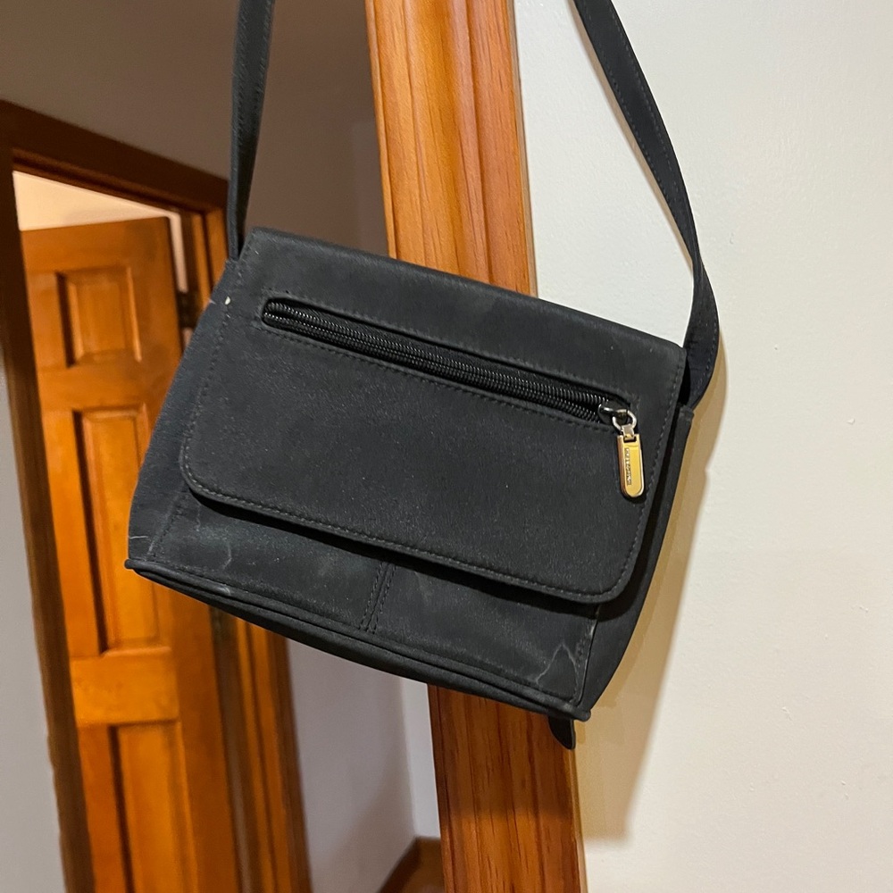 Sleek Black Leather Crossbody Bag with Gold Zipper
